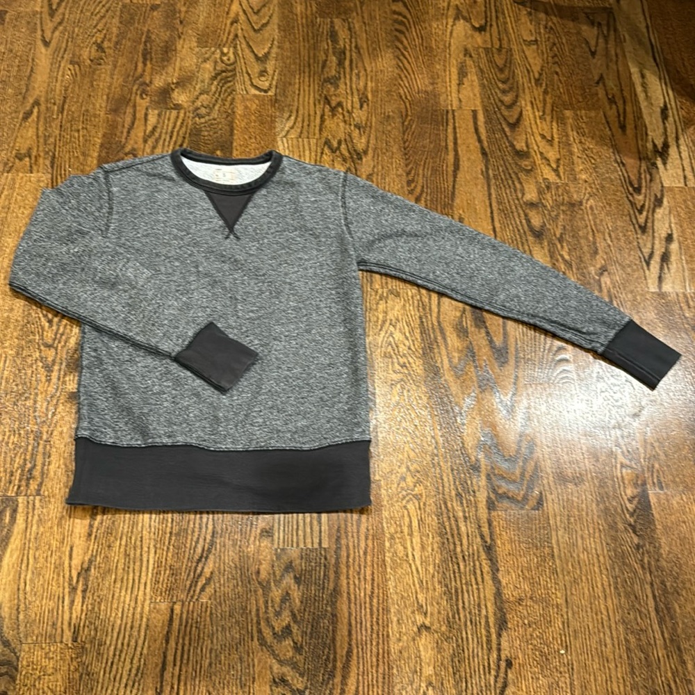 Gap men small charcoal sweatshirt
